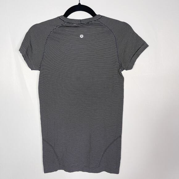 Lululemon Womens 6 Black White Striped Swiftly Tech Short Sleeve Crew Neck Tee - Picture 2 of 8
